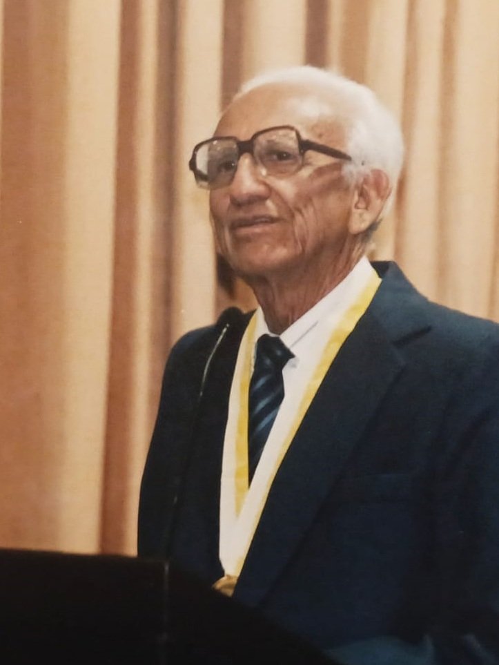 Dr. César Carranza Saravia Web2